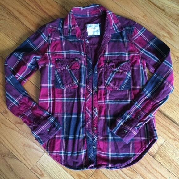 — Abercrombie & Fitch — Stylish ButtonUp Plaid Top - Picture 7 of 9